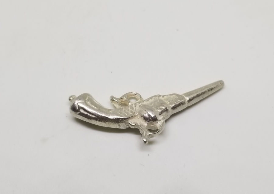 OSMANLI DÖNEMİ PİŞTOV FORMUNDA YAPILMIŞ GÜMÜŞ KÖSTEK SALLAMA PARÇASI