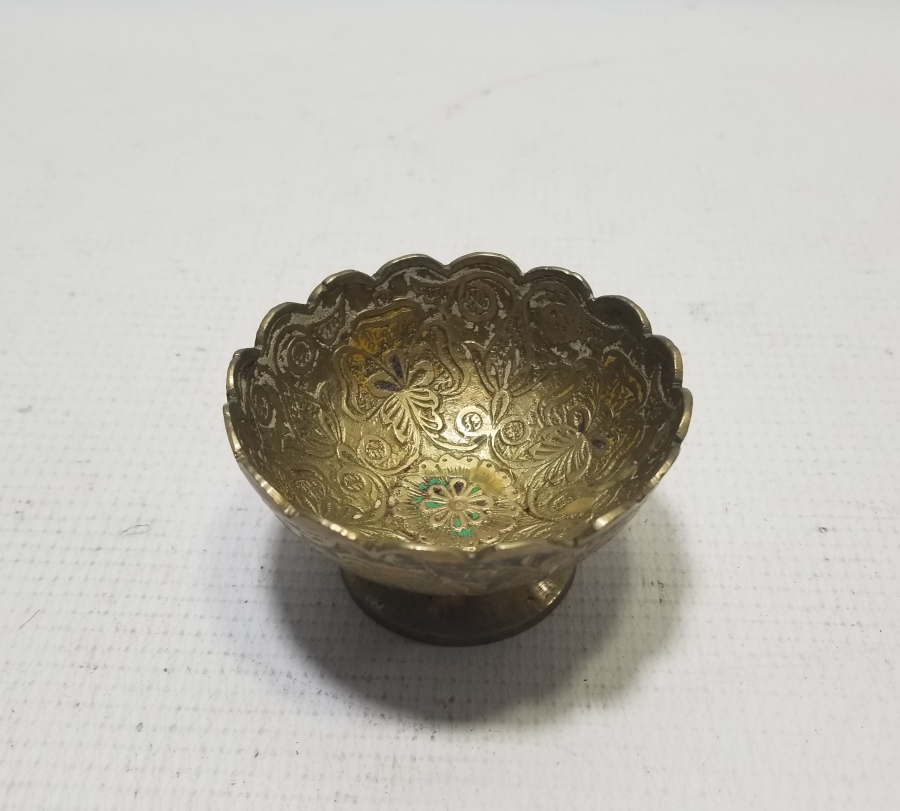 MİNE VE KABARTMA İŞÇİLİKLİ ANTİKA İKRAMLIK