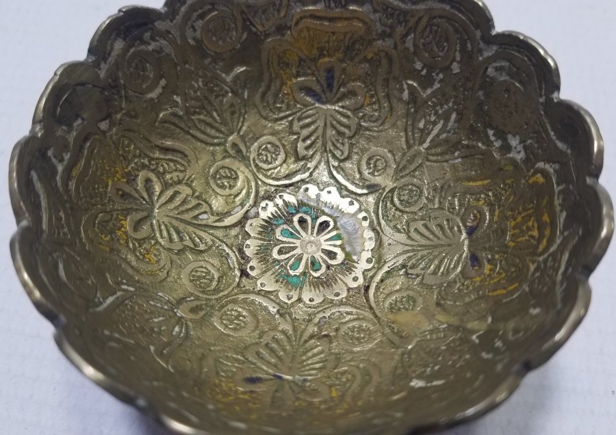 MİNE VE KABARTMA İŞÇİLİKLİ ANTİKA İKRAMLIK