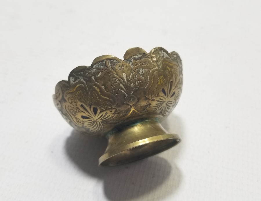 MİNE VE KABARTMA İŞÇİLİKLİ ANTİKA İKRAMLIK