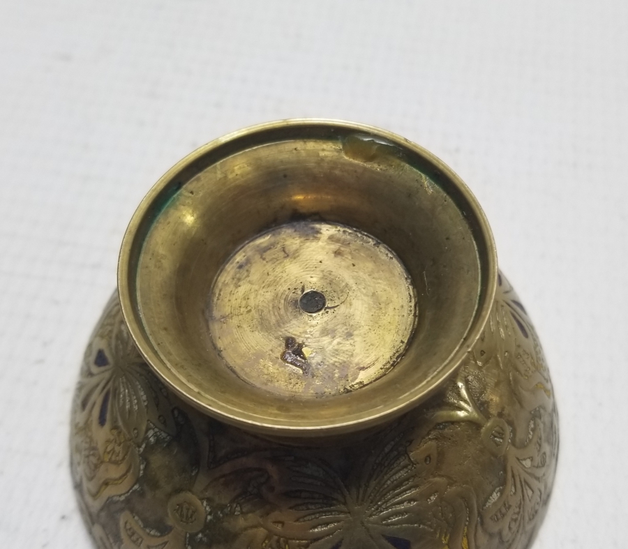 MİNE VE KABARTMA İŞÇİLİKLİ ANTİKA İKRAMLIK