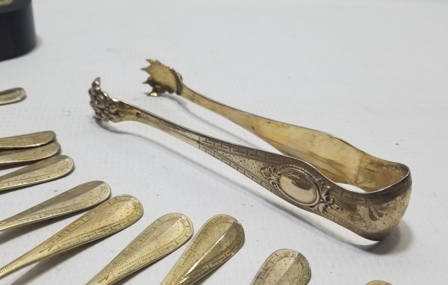 ORİJİNAL KUTUSUNDA ALTIN VARAKLI OSMANLI DÖNEMİ GÜMÜŞ ÇAY TAKIMI