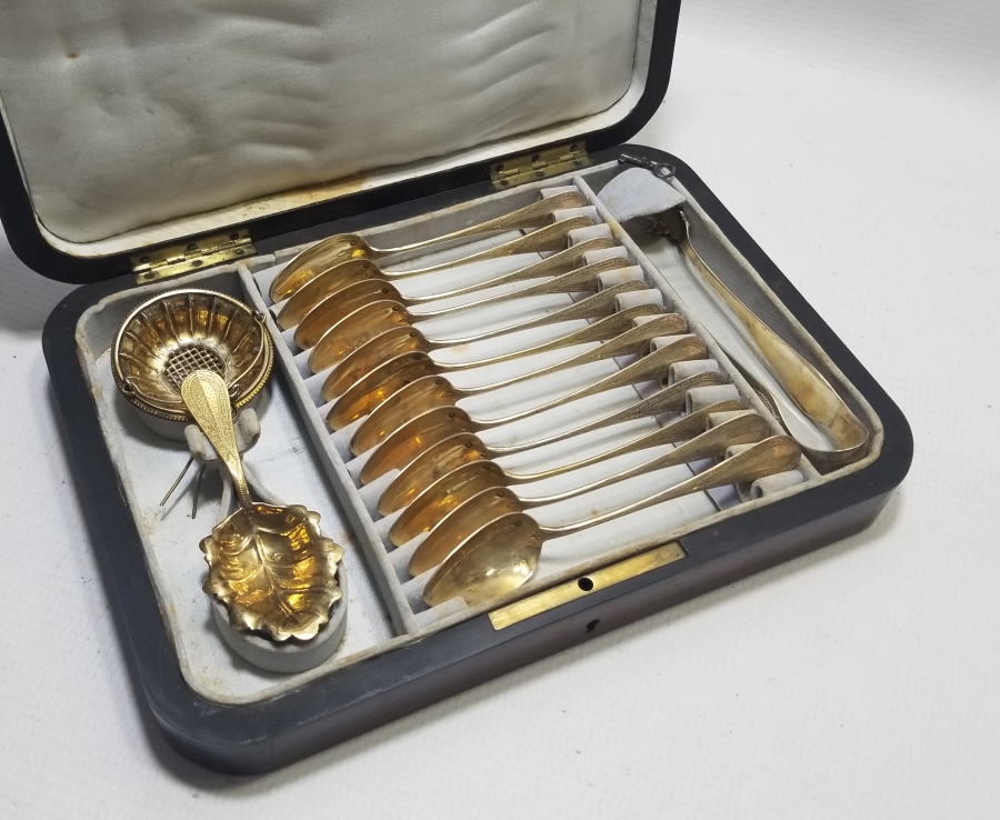 ORİJİNAL KUTUSUNDA ALTIN VARAKLI OSMANLI DÖNEMİ GÜMÜŞ ÇAY TAKIMI