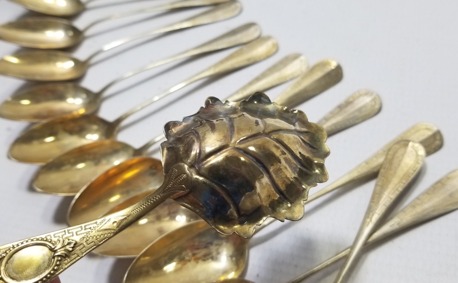 ORİJİNAL KUTUSUNDA ALTIN VARAKLI OSMANLI DÖNEMİ GÜMÜŞ ÇAY TAKIMI