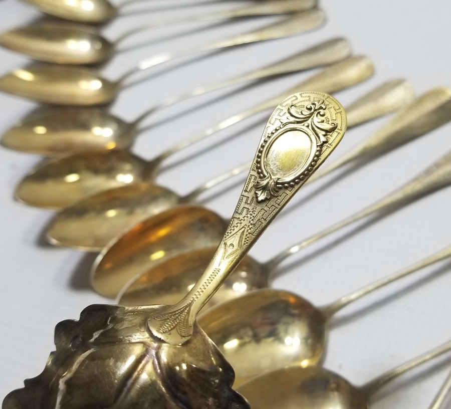 ORİJİNAL KUTUSUNDA ALTIN VARAKLI OSMANLI DÖNEMİ GÜMÜŞ ÇAY TAKIMI