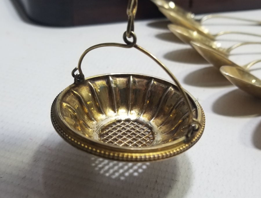 ORİJİNAL KUTUSUNDA ALTIN VARAKLI OSMANLI DÖNEMİ GÜMÜŞ ÇAY TAKIMI