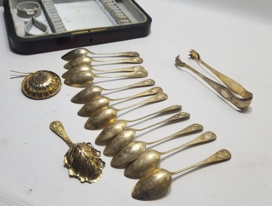 ORİJİNAL KUTUSUNDA ALTIN VARAKLI OSMANLI DÖNEMİ GÜMÜŞ ÇAY TAKIMI