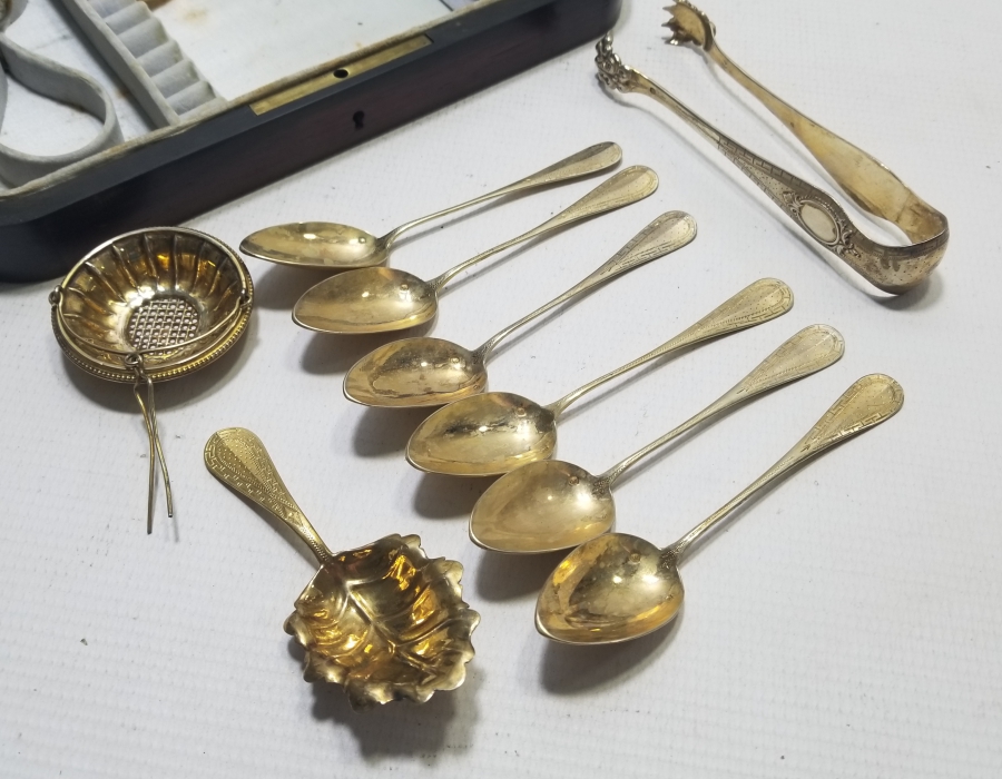 ORİJİNAL KUTUSUNDA ALTIN VARAKLI OSMANLI DÖNEMİ GÜMÜŞ ÇAY TAKIMI