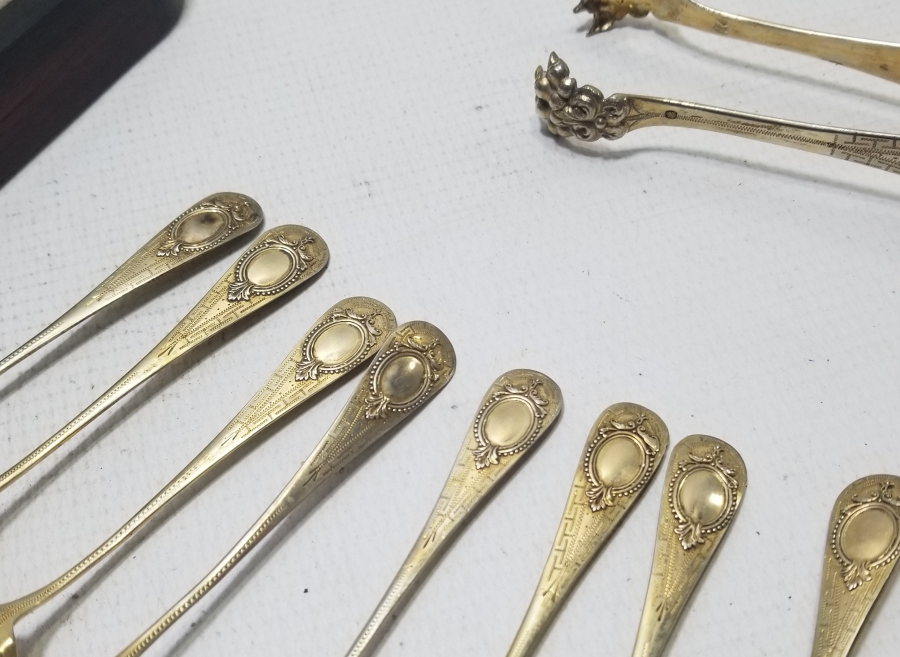 ORİJİNAL KUTUSUNDA ALTIN VARAKLI OSMANLI DÖNEMİ GÜMÜŞ ÇAY TAKIMI