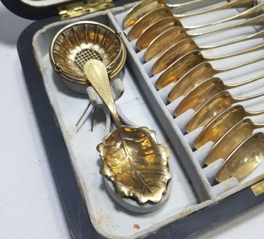 ORİJİNAL KUTUSUNDA ALTIN VARAKLI OSMANLI DÖNEMİ GÜMÜŞ ÇAY TAKIMI