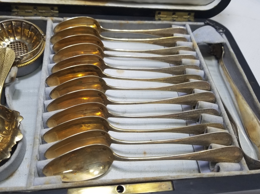 ORİJİNAL KUTUSUNDA ALTIN VARAKLI OSMANLI DÖNEMİ GÜMÜŞ ÇAY TAKIMI