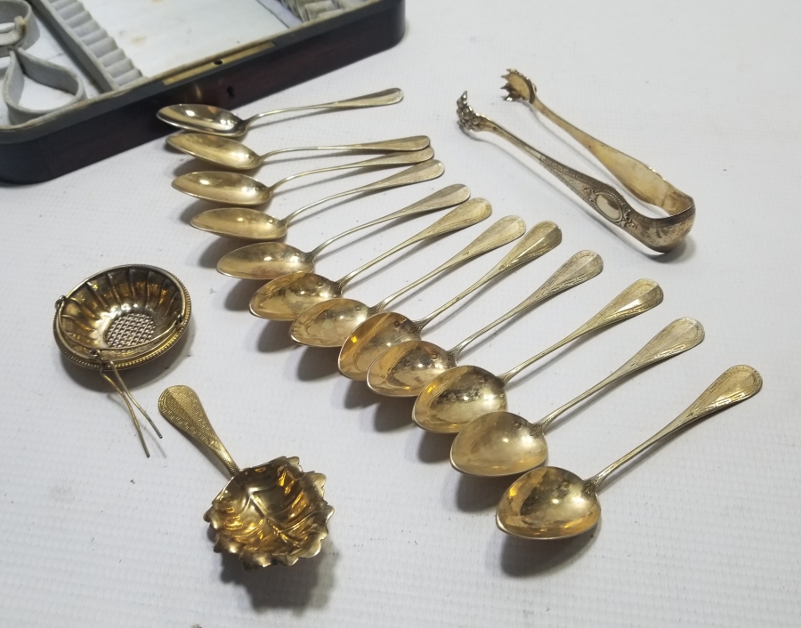 ORİJİNAL KUTUSUNDA ALTIN VARAKLI OSMANLI DÖNEMİ GÜMÜŞ ÇAY TAKIMI