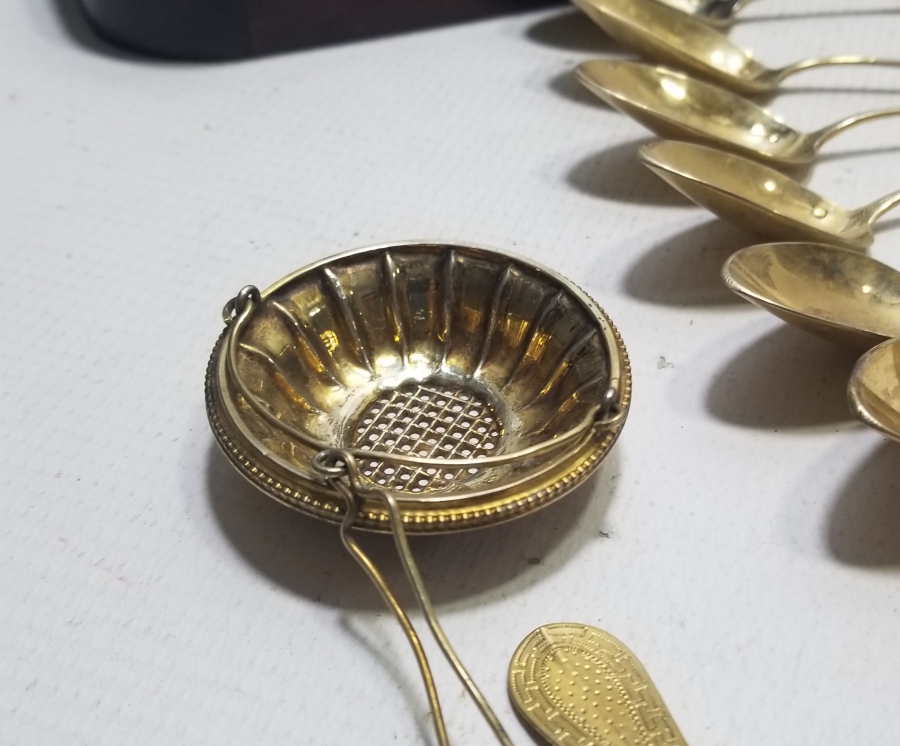 ORİJİNAL KUTUSUNDA ALTIN VARAKLI OSMANLI DÖNEMİ GÜMÜŞ ÇAY TAKIMI