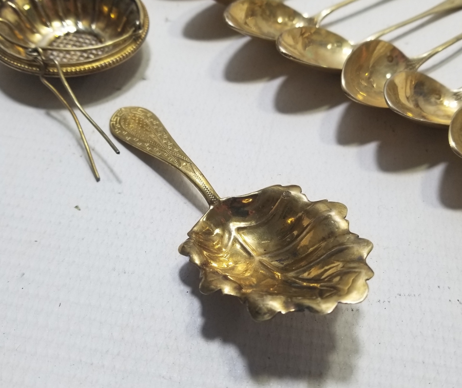 ORİJİNAL KUTUSUNDA ALTIN VARAKLI OSMANLI DÖNEMİ GÜMÜŞ ÇAY TAKIMI