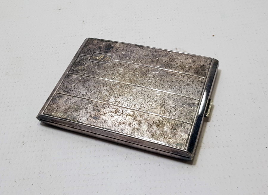 ÜZERİ İNSİYALLİ GÜMÜŞ KAPLAMA ANTİKA SİGARA TABAKASI