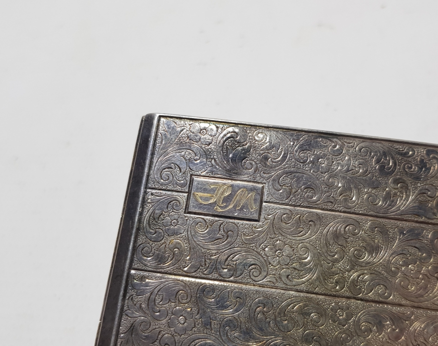 ÜZERİ İNSİYALLİ GÜMÜŞ KAPLAMA ANTİKA SİGARA TABAKASI