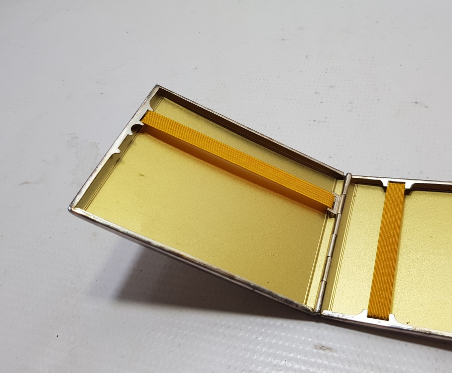 ÜZERİ İNSİYALLİ GÜMÜŞ KAPLAMA ANTİKA SİGARA TABAKASI