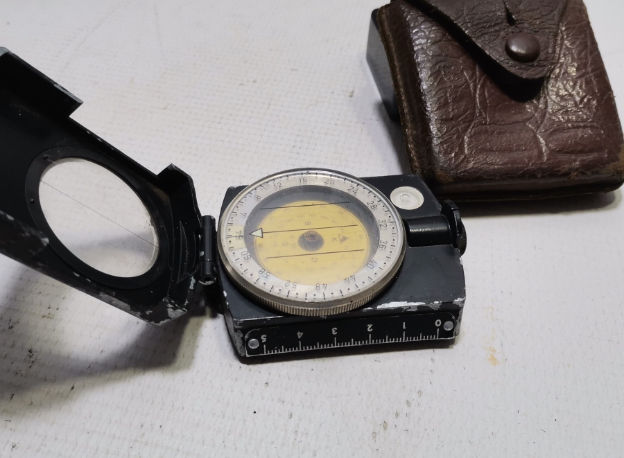 ORİJİNAL DERİ KILIFINDA ANTİKA PUSULA