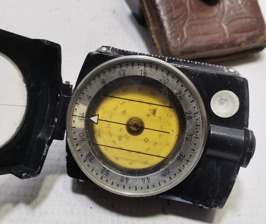 ORİJİNAL DERİ KILIFINDA ANTİKA PUSULA