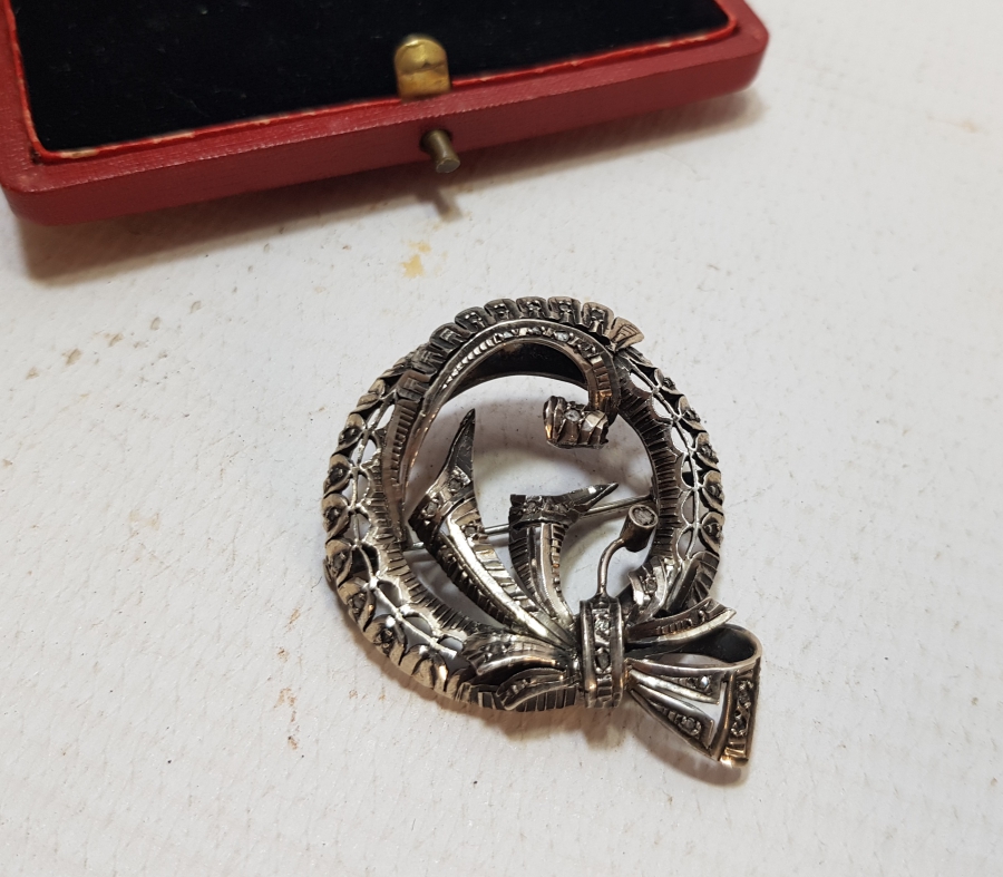 ORİJİNAL KUTUSUNDA OSMANLI DÖNEMİ ELMAS TAŞLI PLATİN BROŞ