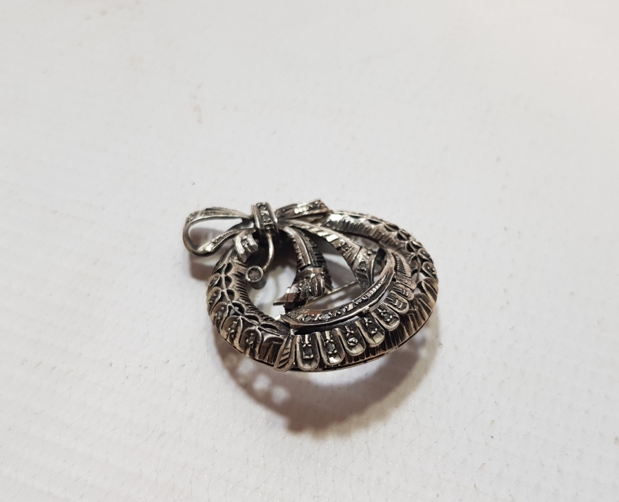 ORİJİNAL KUTUSUNDA OSMANLI DÖNEMİ ELMAS TAŞLI PLATİN BROŞ