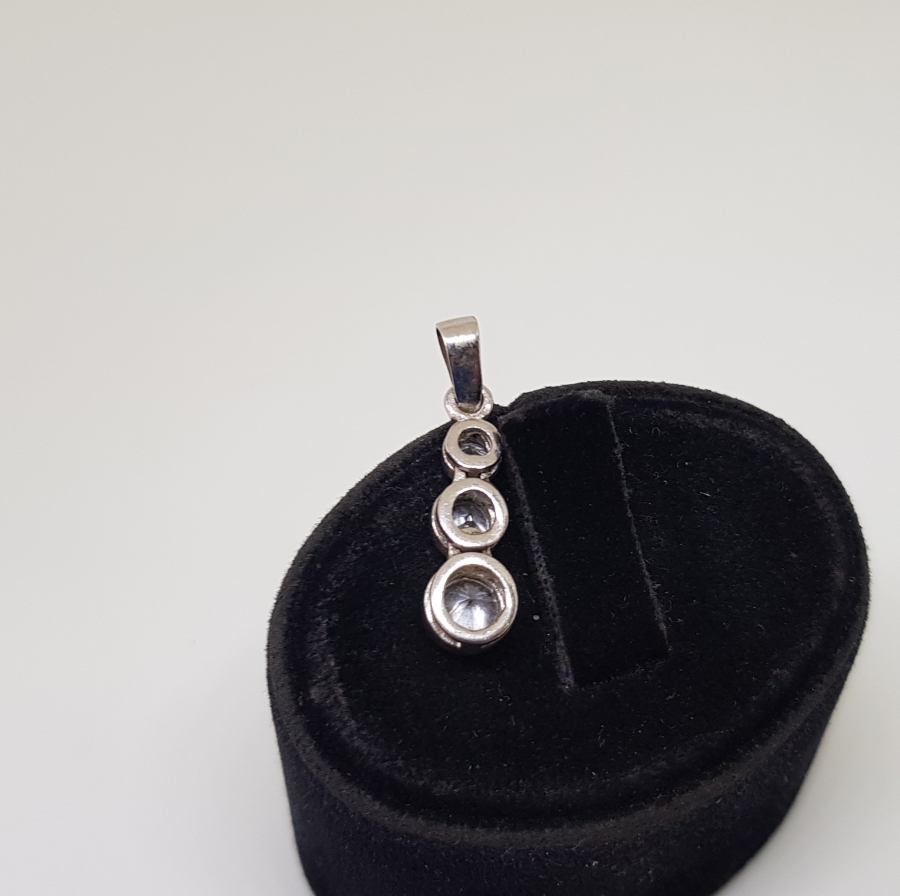 ÜÇTAŞ MODEL GÜMÜŞ KOLYE UCU