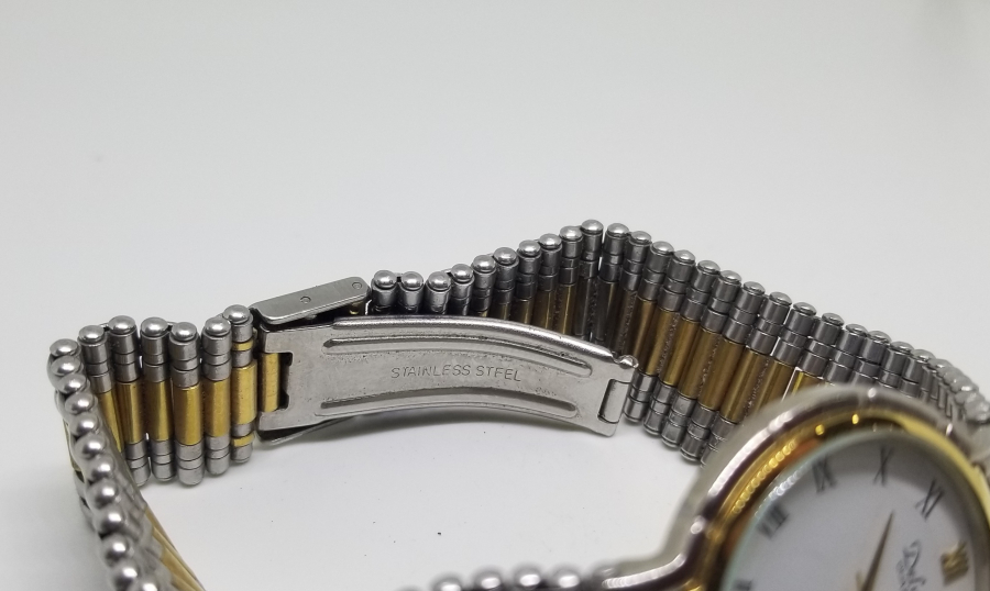 DELUXE MARKA ALTIN KAPLAMA PİLLİ KOL SAATİ