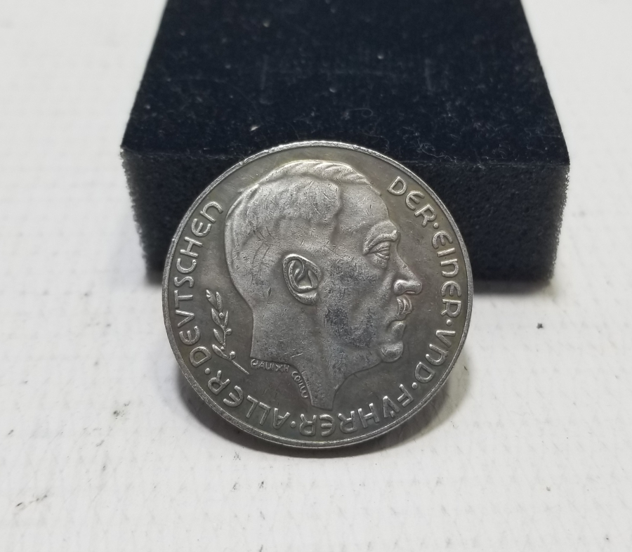 1938 TARİHLİ ADOLF HİTLER GÖRSELLİ GÜMÜŞ HATIRA MADALYON