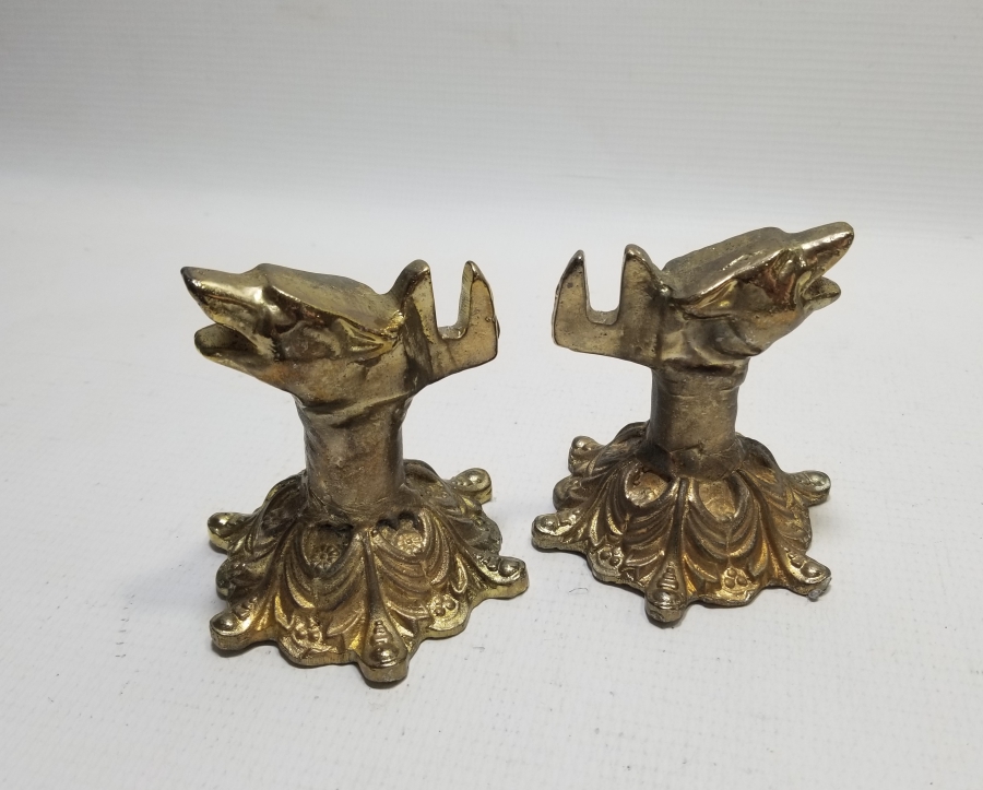 KURT BAŞLI ANTİKA PİRİNÇ KILIÇ STANDI