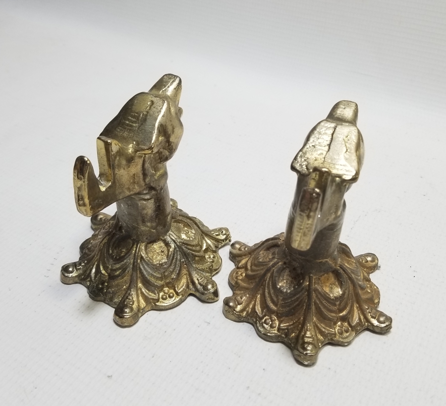 KURT BAŞLI ANTİKA PİRİNÇ KILIÇ STANDI