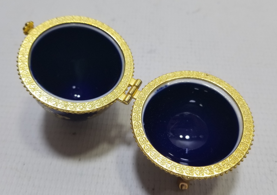 ÜZERİ ALTIN VARAKLI ANTİKA RUS PORSELEN YUMURTA