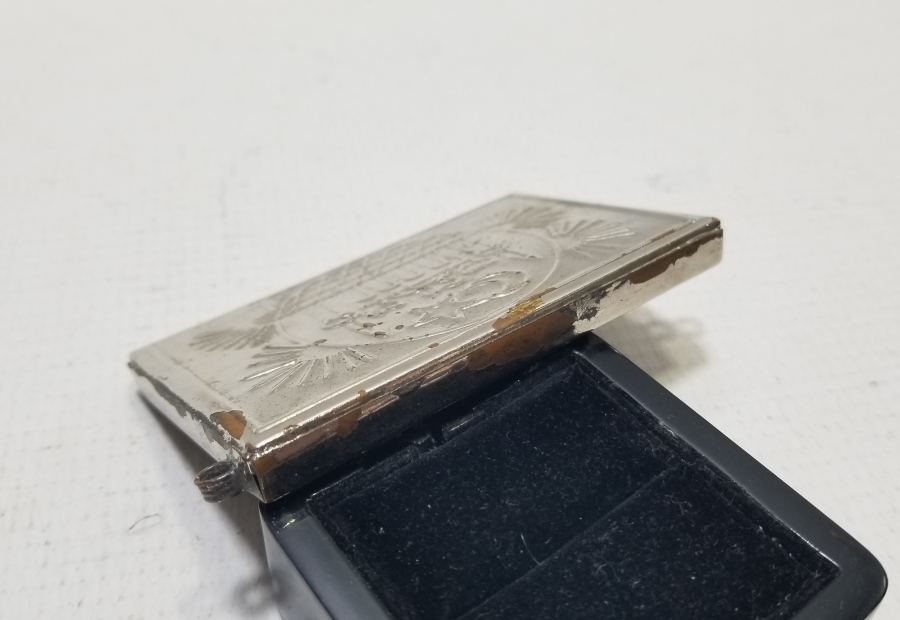 ÜZERİ AY YILDIZLI VE KABARTMA İŞÇİLİKLİ ANTİKA HAMAYIL