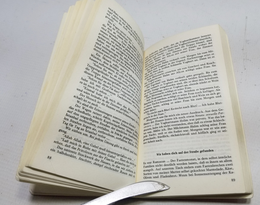 AZİZ NESİN İMZALI ALMANCA KİTAP