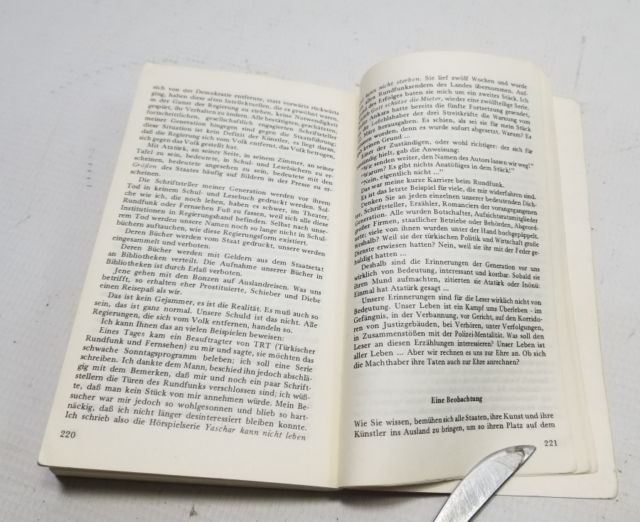 AZİZ NESİN İMZALI ALMANCA KİTAP