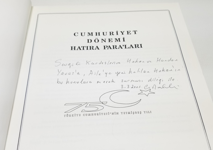 CEM MAHRUKİ İMZALI VE İTHAFLI CUMHURİYET DÖNEMİ HATIRA PARALARI KONULU PRESTİJ KİTAP