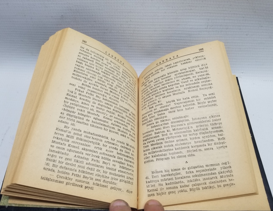 ATATÜRK DEVRİ HATIRALARI İSİMLİ İKİ CİLTLİK KİTAP