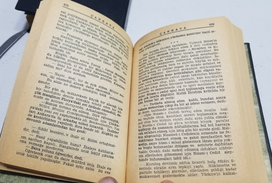 ATATÜRK DEVRİ HATIRALARI İSİMLİ İKİ CİLTLİK KİTAP