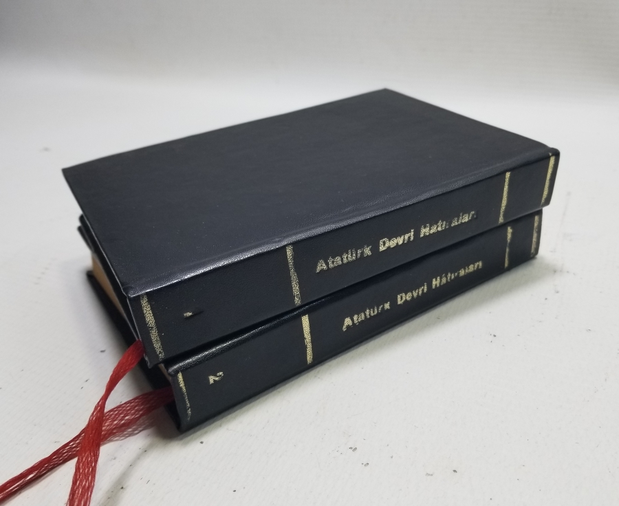 ATATÜRK DEVRİ HATIRALARI İSİMLİ İKİ CİLTLİK KİTAP