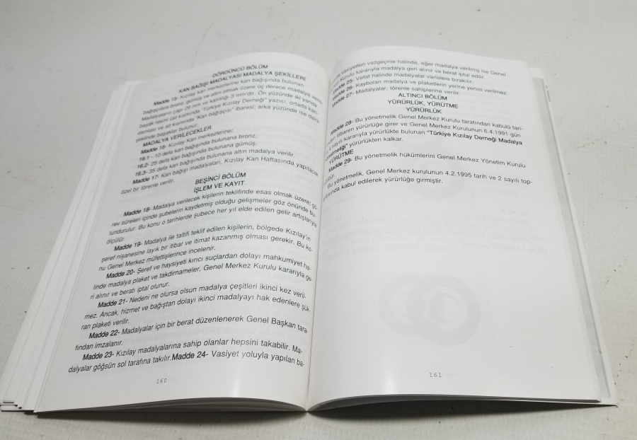 KIZILAY MADALYA VE NİŞANLARI İSİMLİ PRESTİJ KİTAP