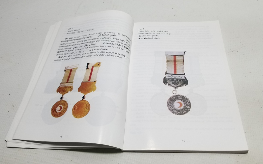 KIZILAY MADALYA VE NİŞANLARI İSİMLİ PRESTİJ KİTAP