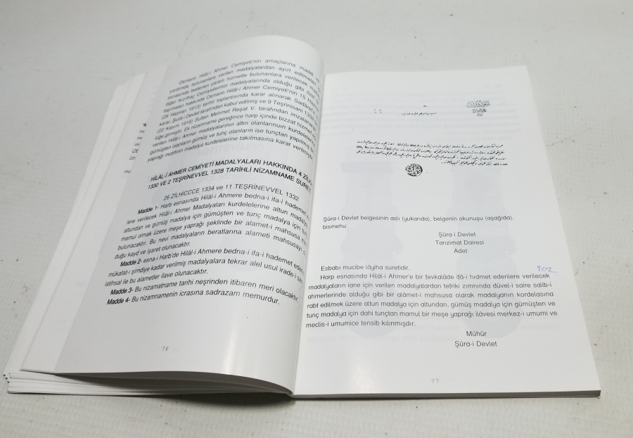 KIZILAY MADALYA VE NİŞANLARI İSİMLİ PRESTİJ KİTAP