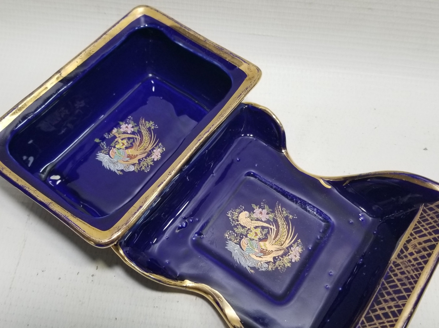 ÜZERİ ALTIN VARAKLI YERLİ YAPIM PORSELEN KAPAKLI SİGARALIK