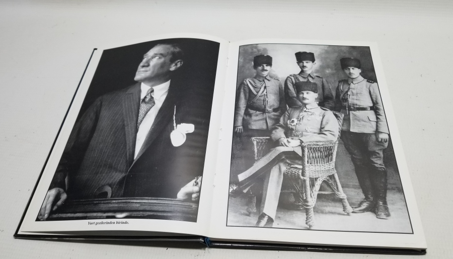 RESİMLERLE ATATÜRK ALBÜMÜ