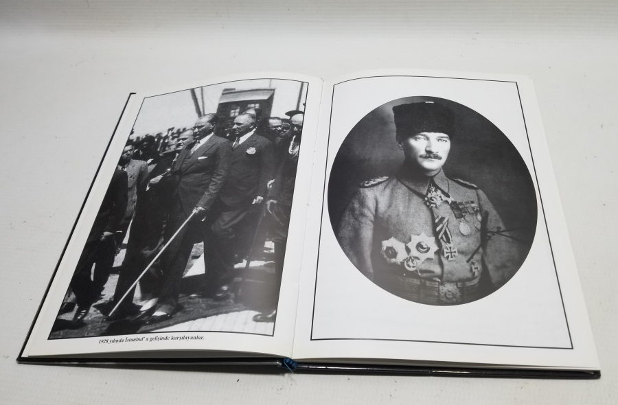 RESİMLERLE ATATÜRK ALBÜMÜ