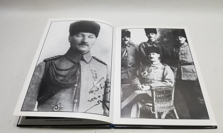 RESİMLERLE ATATÜRK ALBÜMÜ