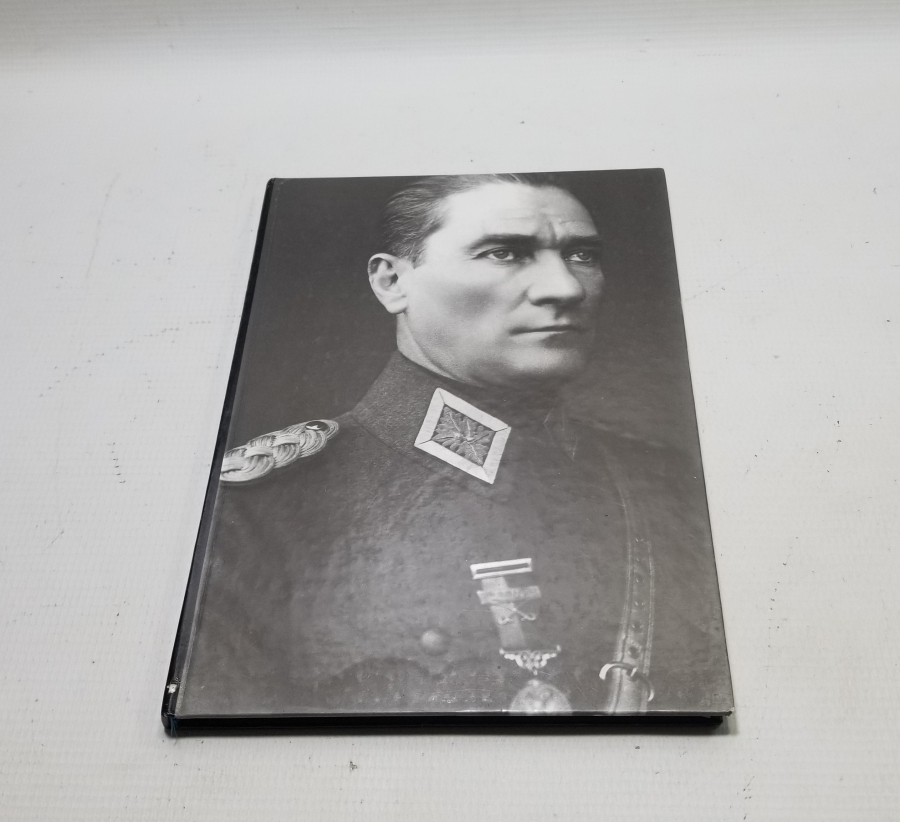 RESİMLERLE ATATÜRK ALBÜMÜ