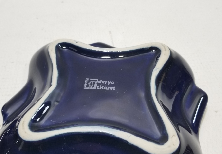 ÜZERİ ALTIN VARAKLI YERLİ YAPIM PORSELEN ÇİFT KÜLLÜK