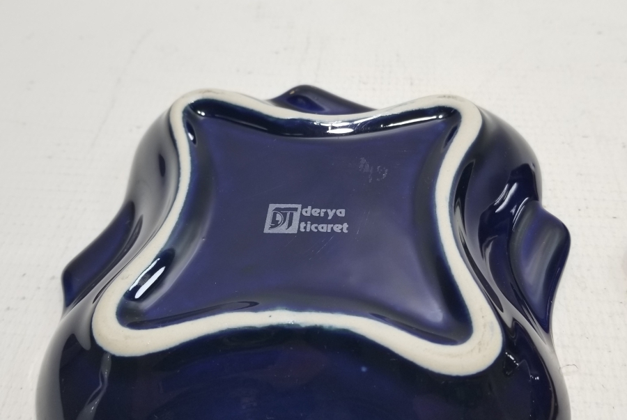 ÜZERİ ALTIN VARAKLI YERLİ YAPIM PORSELEN ÇİFT KÜLLÜK