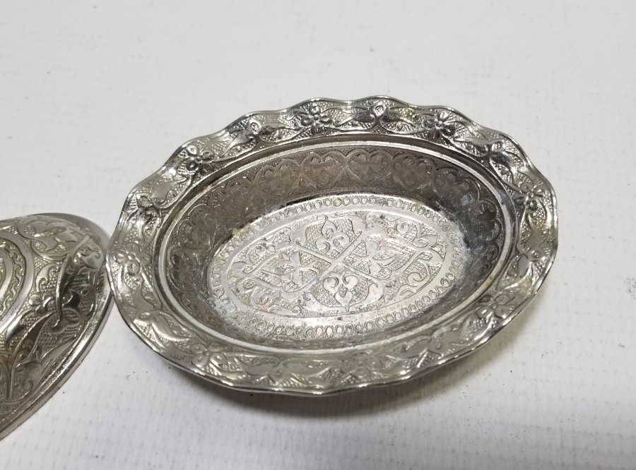 GÜMÜŞ KAPLAMA KABARTMA İŞÇİLİKLİ ŞEKERLİK VE TUTMACI