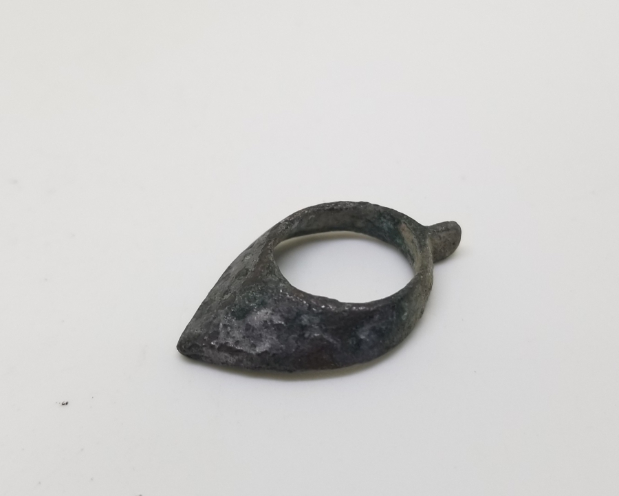 ÜZERİ KABARTMA İŞÇİLİKLİ OSMANLI DÖNEMİ ÇOCUK OKÇU YÜZÜĞÜ - ZİHGİR